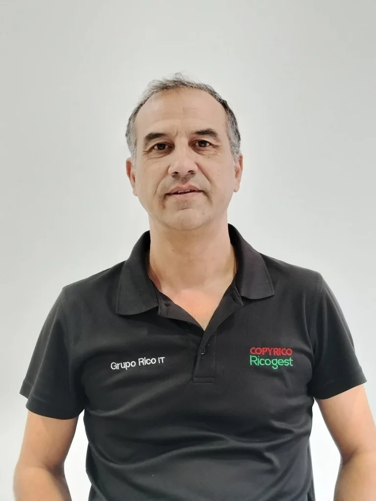 SALVADOR FLORES. TÉCNICO.